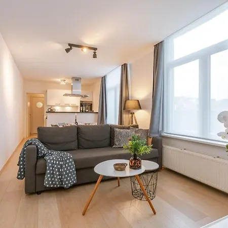 Apartment Cozy Nearby The Of *